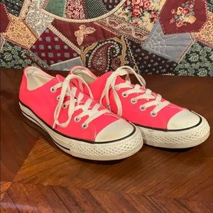 Pink Converse women’s All-Star size 6